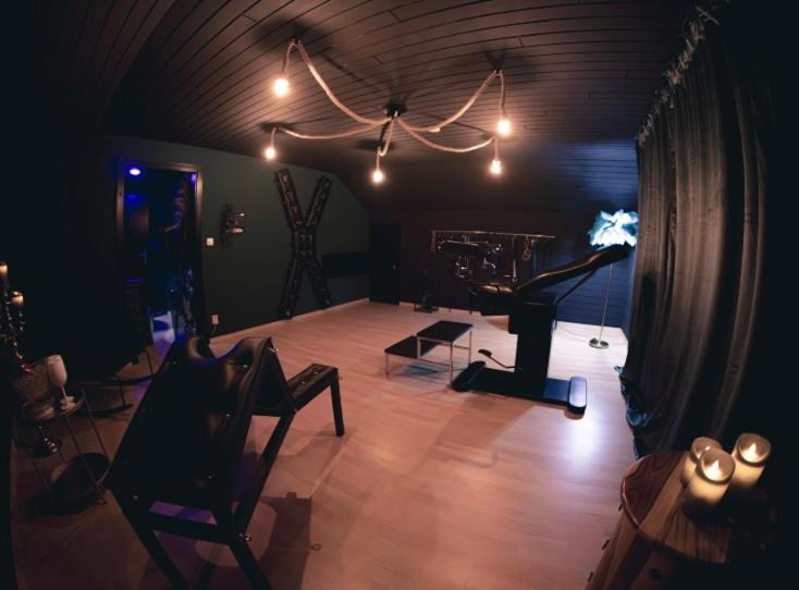 Erwachsenenhotel Bdsm Apartment Hotel Emotion Apartments Mit Privater Sauna فولثو المظهر الخارجي الصورة
